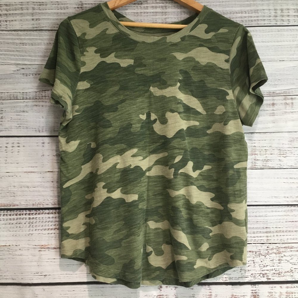 Old Navy Army Print Soft Tee size Medium - P-12